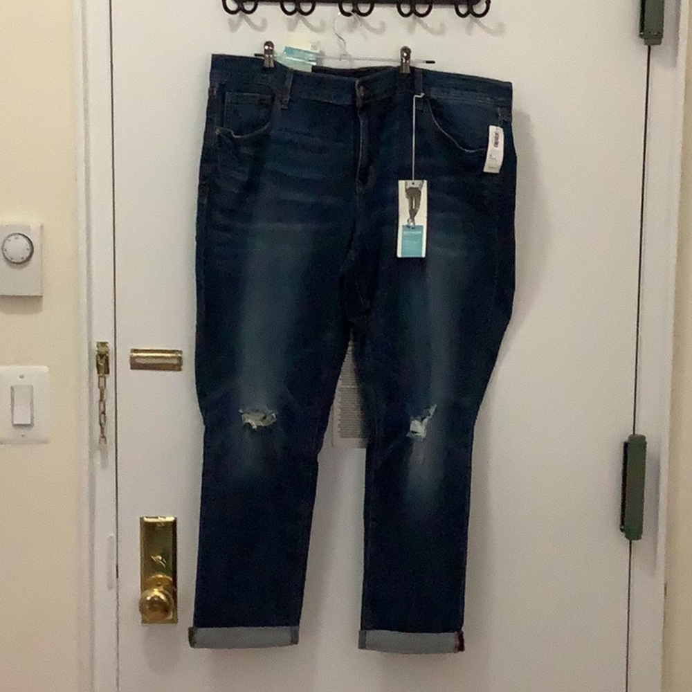 Old Navy Size 16 Skinny Boyfriend distressed jeans - never worn tags on